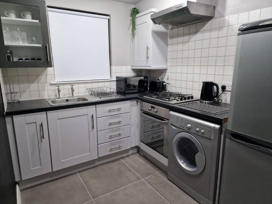 Contemporary City Centre Flat Белфаст Екстериор снимка