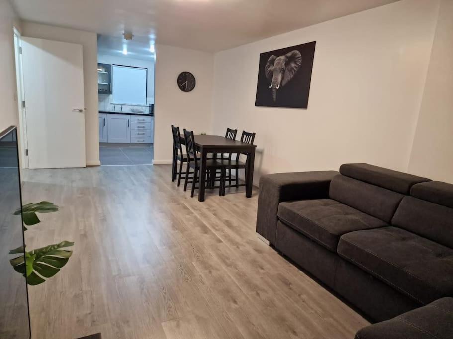 Contemporary City Centre Flat Белфаст Екстериор снимка